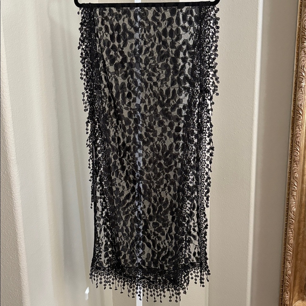 Black Lace Leaf Pattern Scarf - image 3
